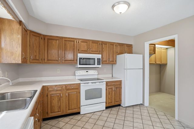 5561 N WATERFRONT DR, Columbia, MO 65202