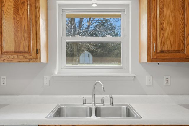 5561 N WATERFRONT DR, Columbia, MO 65202