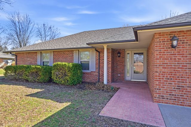 5561 N WATERFRONT DR, Columbia, MO 65202