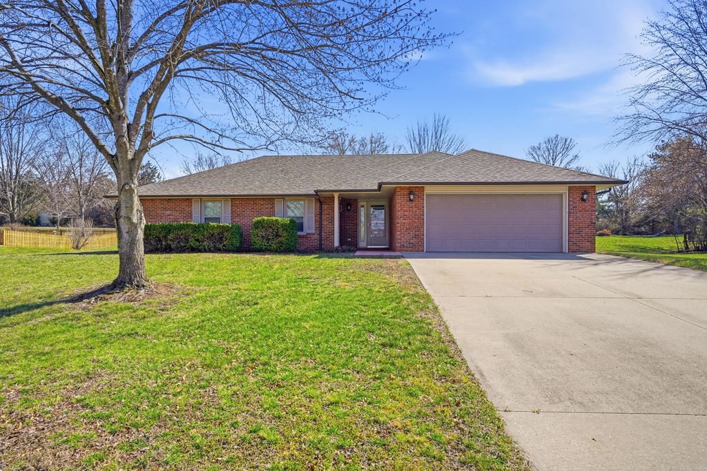 5561 N WATERFRONT DR, Columbia, MO 65202