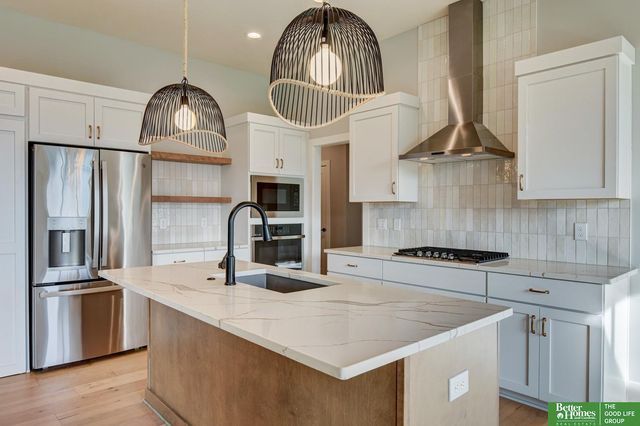 21155 Hartman Avenue, Elkhorn, NE 68022