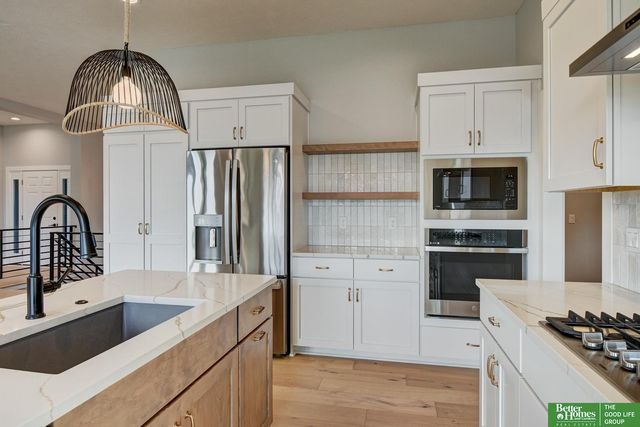 21155 Hartman Avenue, Elkhorn, NE 68022