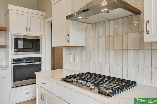 21155 Hartman Avenue, Elkhorn, NE 68022