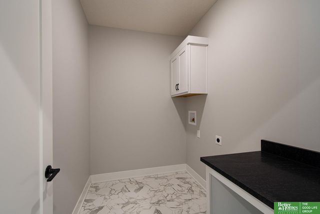 21155 Hartman Avenue, Elkhorn, NE 68022