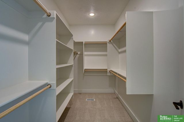 21155 Hartman Avenue, Elkhorn, NE 68022