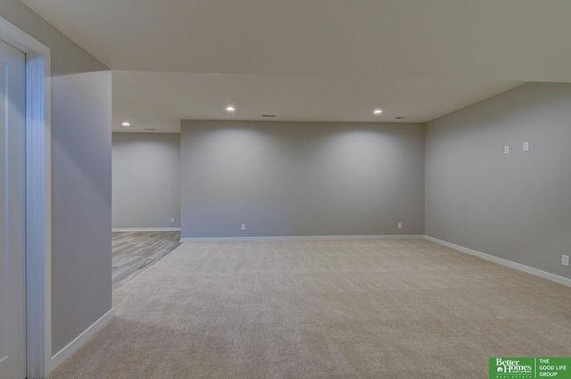 21155 Hartman Avenue, Elkhorn, NE 68022