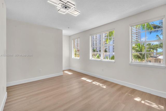 2065 S Ocean Dr TH1, Hallandale Beach, FL 33009