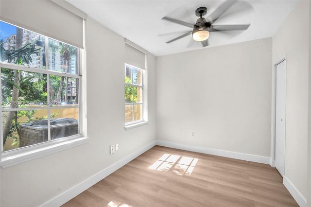 2065 S Ocean Dr TH1, Hallandale Beach, FL 33009