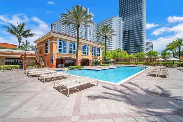 2065 S Ocean Dr TH1, Hallandale Beach, FL 33009