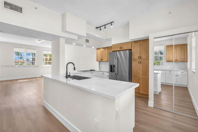 2065 S Ocean Dr TH1, Hallandale Beach, FL 33009