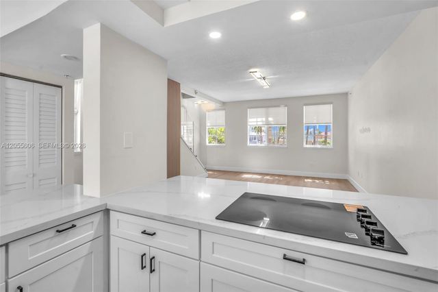 2065 S Ocean Dr TH1, Hallandale Beach, FL 33009