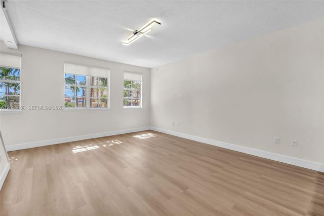 2065 S Ocean Dr TH1, Hallandale Beach, FL 33009