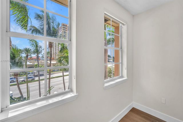 2065 S Ocean Dr TH1, Hallandale Beach, FL 33009