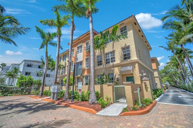 2065 S Ocean Dr TH1, Hallandale Beach, FL 33009