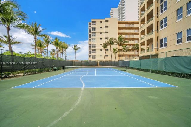 2065 S Ocean Dr TH1, Hallandale Beach, FL 33009
