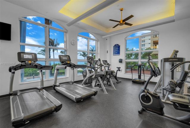2065 S Ocean Dr TH1, Hallandale Beach, FL 33009