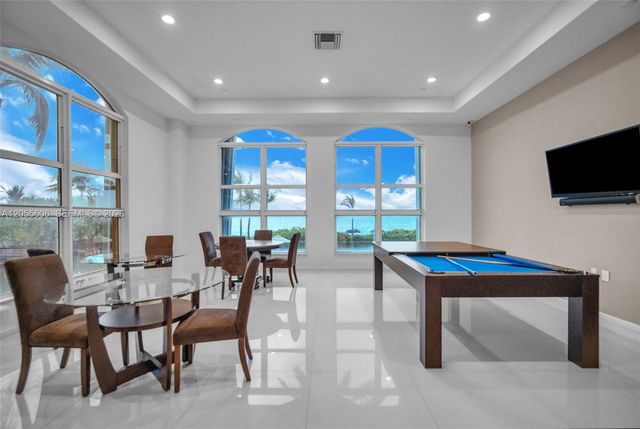 2065 S Ocean Dr TH1, Hallandale Beach, FL 33009