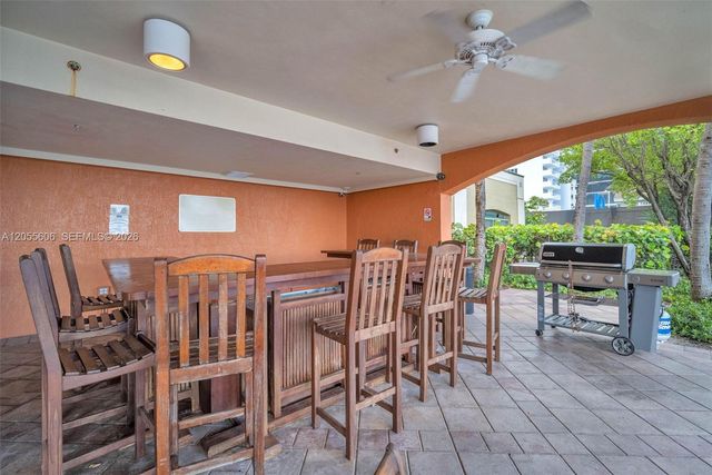 2065 S Ocean Dr TH1, Hallandale Beach, FL 33009