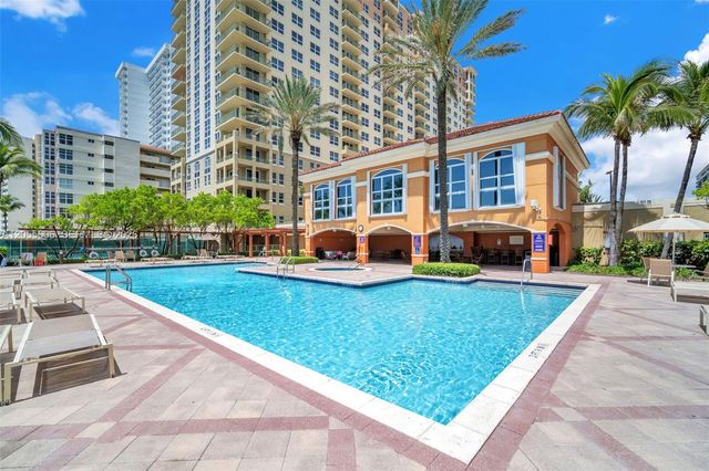 2065 S Ocean Dr TH1, Hallandale Beach, FL 33009