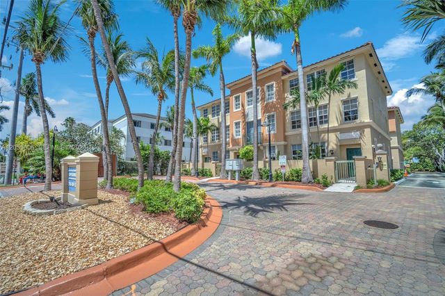 2065 S Ocean Dr TH1, Hallandale Beach, FL 33009