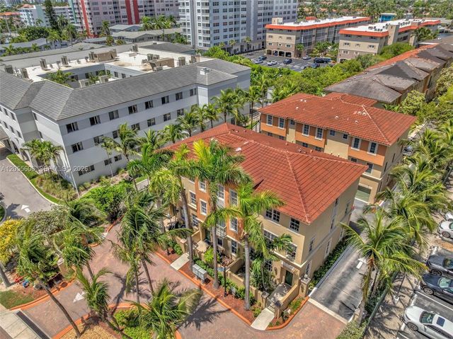 2065 S Ocean Dr TH1, Hallandale Beach, FL 33009