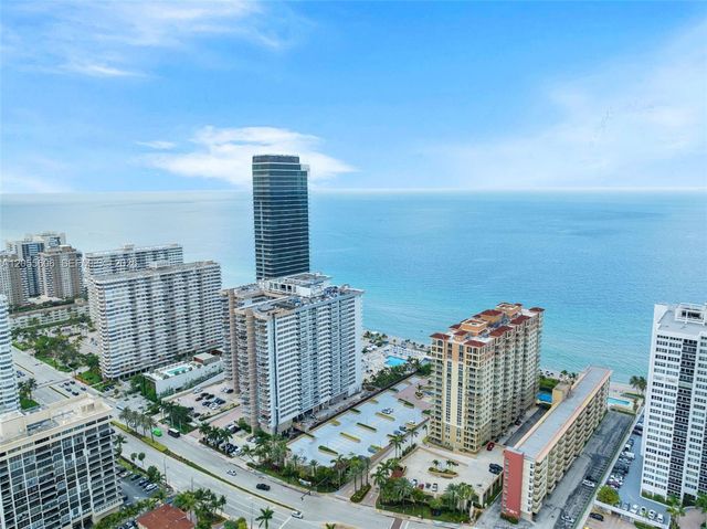 2065 S Ocean Dr TH1, Hallandale Beach, FL 33009