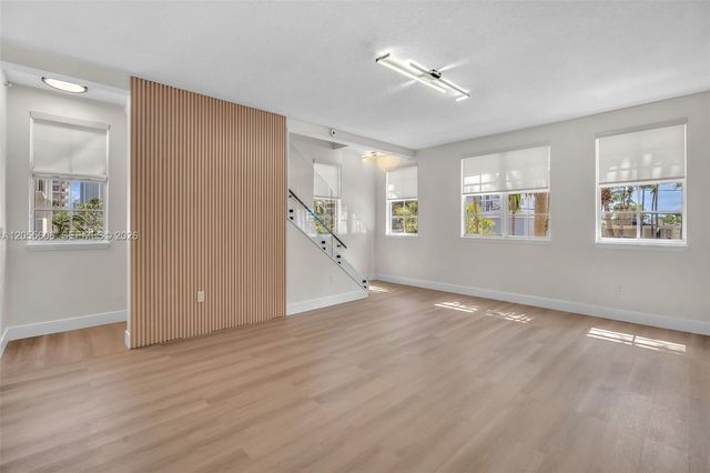 2065 S Ocean Dr TH1, Hallandale Beach, FL 33009
