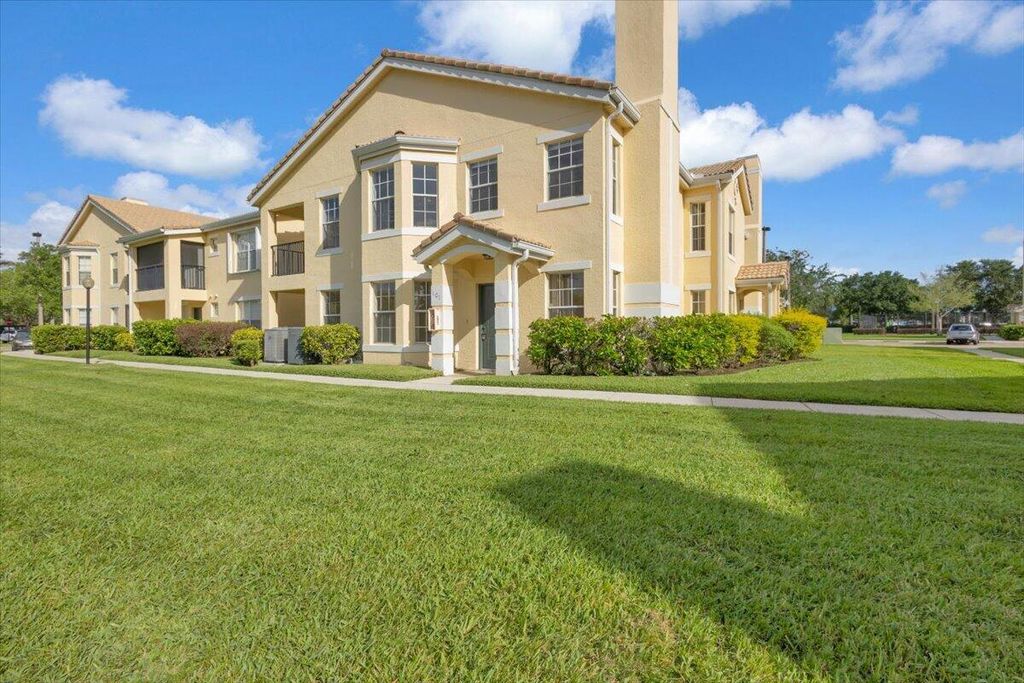 120 SW Peacock Blvd Apt 11-101 St, Port St Lucie, FL 34986