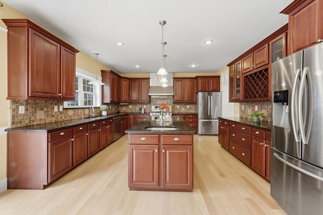 14 Albemarle Ave, Lexington, MA 02420