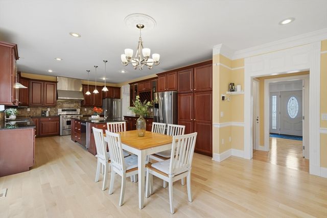 14 Albemarle Ave, Lexington, MA 02420