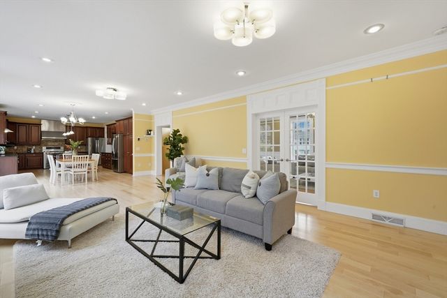 14 Albemarle Ave, Lexington, MA 02420