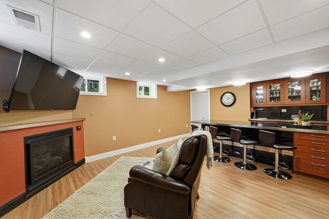 14 Albemarle Ave, Lexington, MA 02420