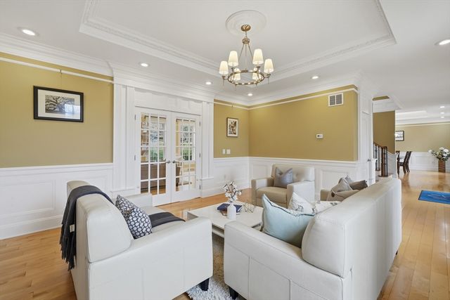 14 Albemarle Ave, Lexington, MA 02420