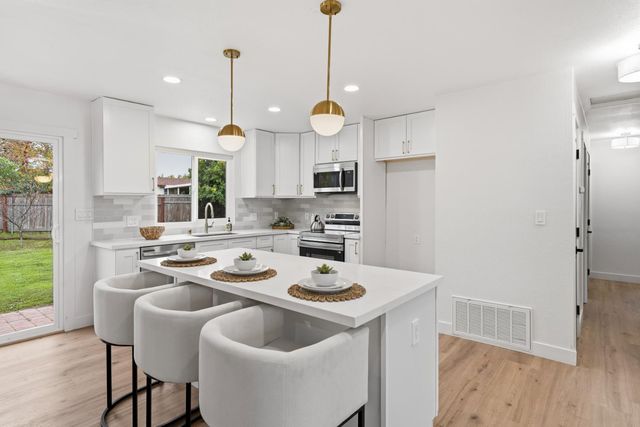 106 Bell Ave, Sacramento, CA 95838