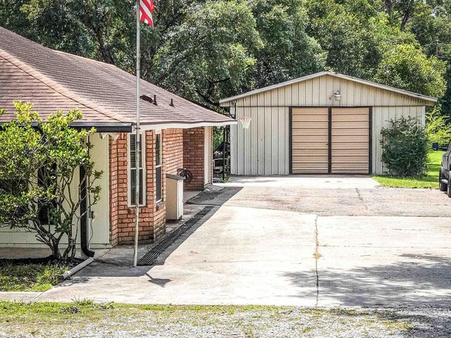 25041 Joe May Rd, Denham Springs, LA 70726