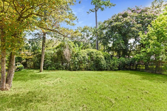 112 Laurie Lane, Willis, TX 77378