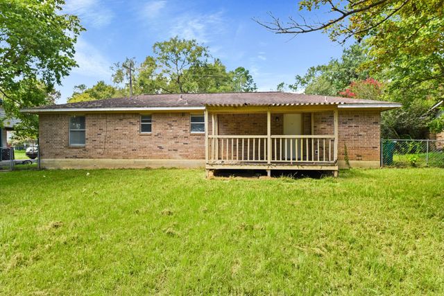 112 Laurie Lane, Willis, TX 77378