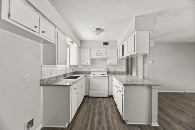 112 Laurie Lane, Willis, TX 77378