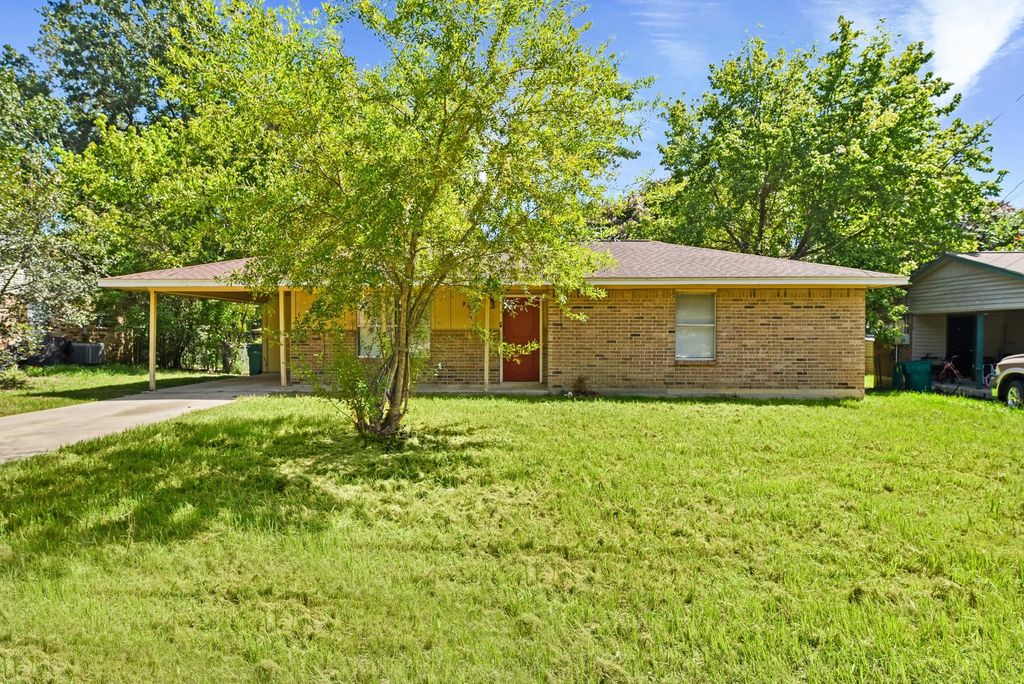 112 Laurie Lane, Willis, TX 77378