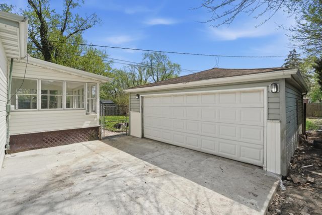 1419 W 61st Avenue, Merrillville, IN 46410