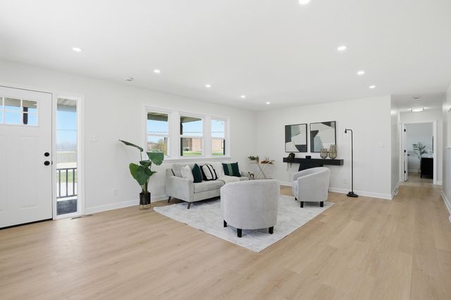 1419 W 61st Avenue, Merrillville, IN 46410