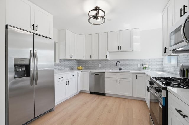 1419 W 61st Avenue, Merrillville, IN 46410