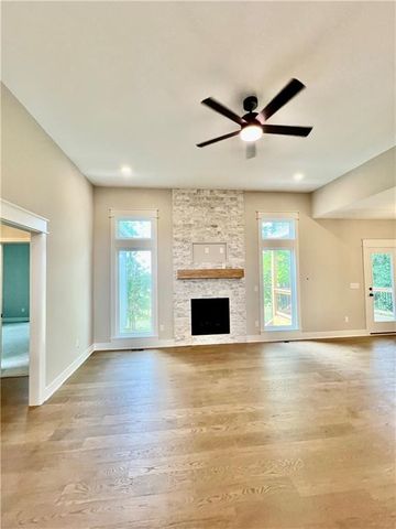 1925 Longview Drive, Liberty, MO 64068