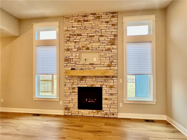 1925 Longview Drive, Liberty, MO 64068