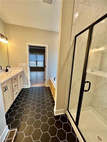 1925 Longview Drive, Liberty, MO 64068