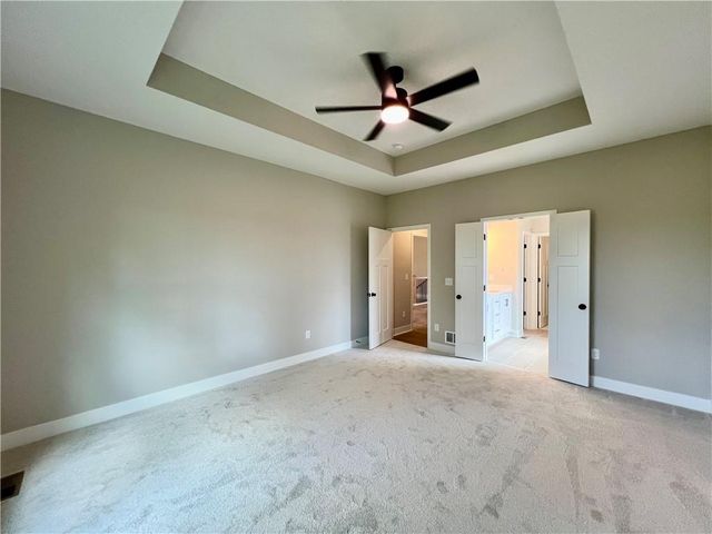 1925 Longview Drive, Liberty, MO 64068