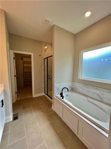 1925 Longview Drive, Liberty, MO 64068