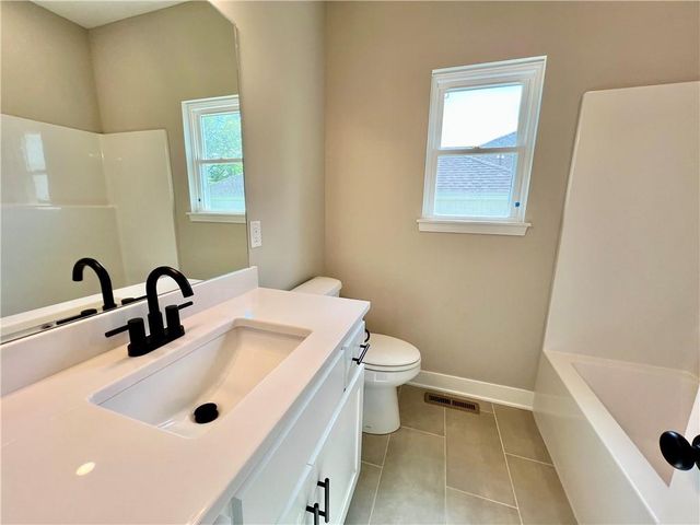 1925 Longview Drive, Liberty, MO 64068