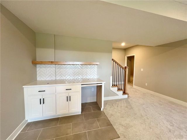 1925 Longview Drive, Liberty, MO 64068