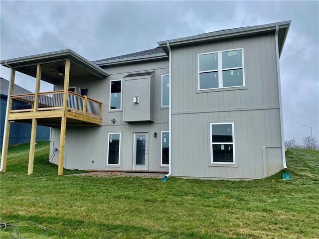 1925 Longview Drive, Liberty, MO 64068